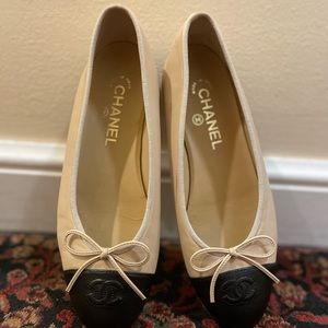 Authentic timeless CHANEL flats 😍